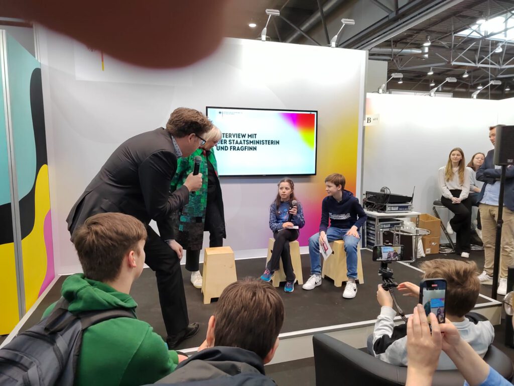 Mit Claudia Roth, Beauftragte für Kultur und Medien und Michael Kellner, Staatssekretär im Wirtschaftsministerium